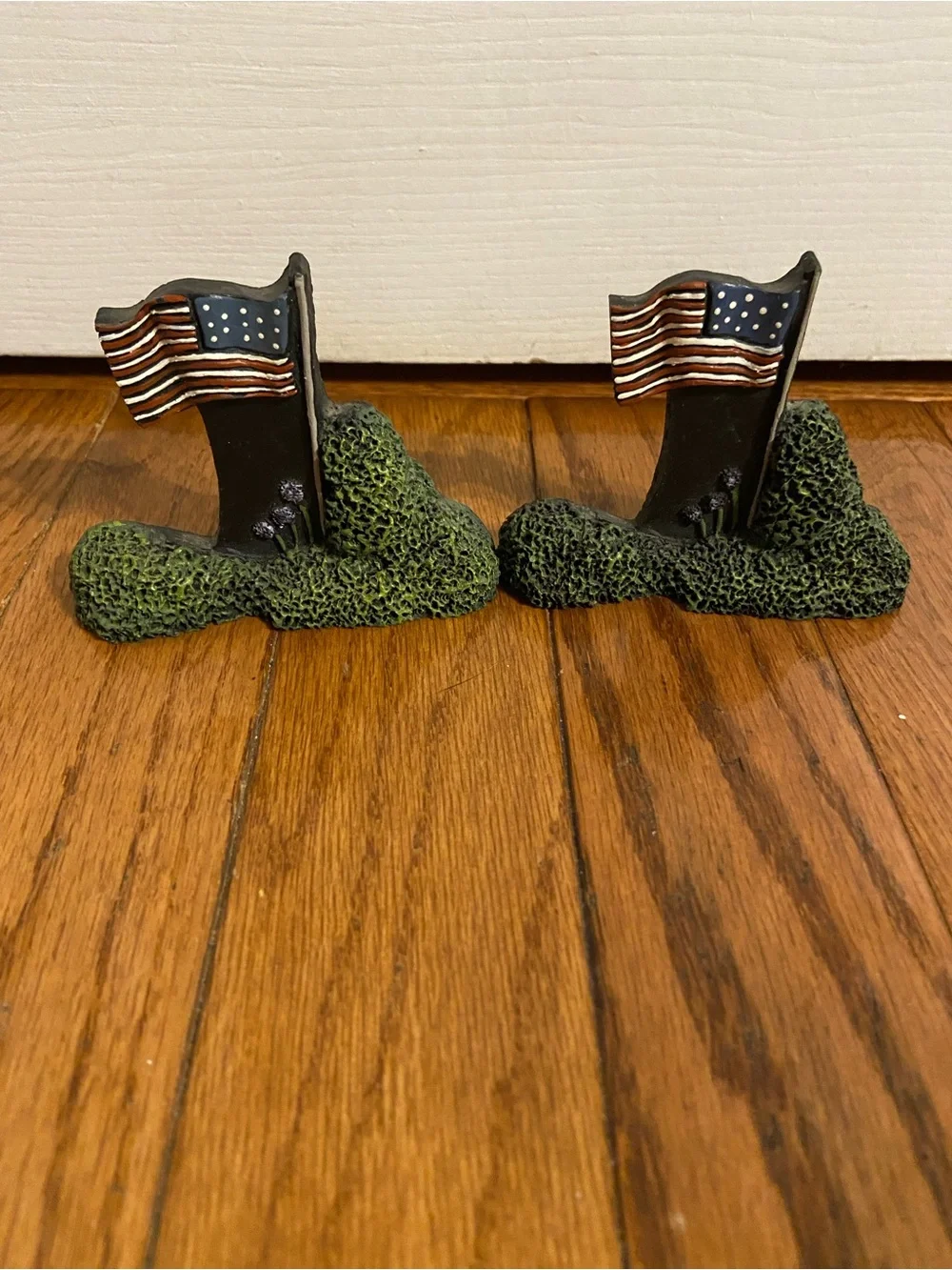 Brandy Wine Woodcrafts Decorative Miniature Garden Border with Trees and Flags
